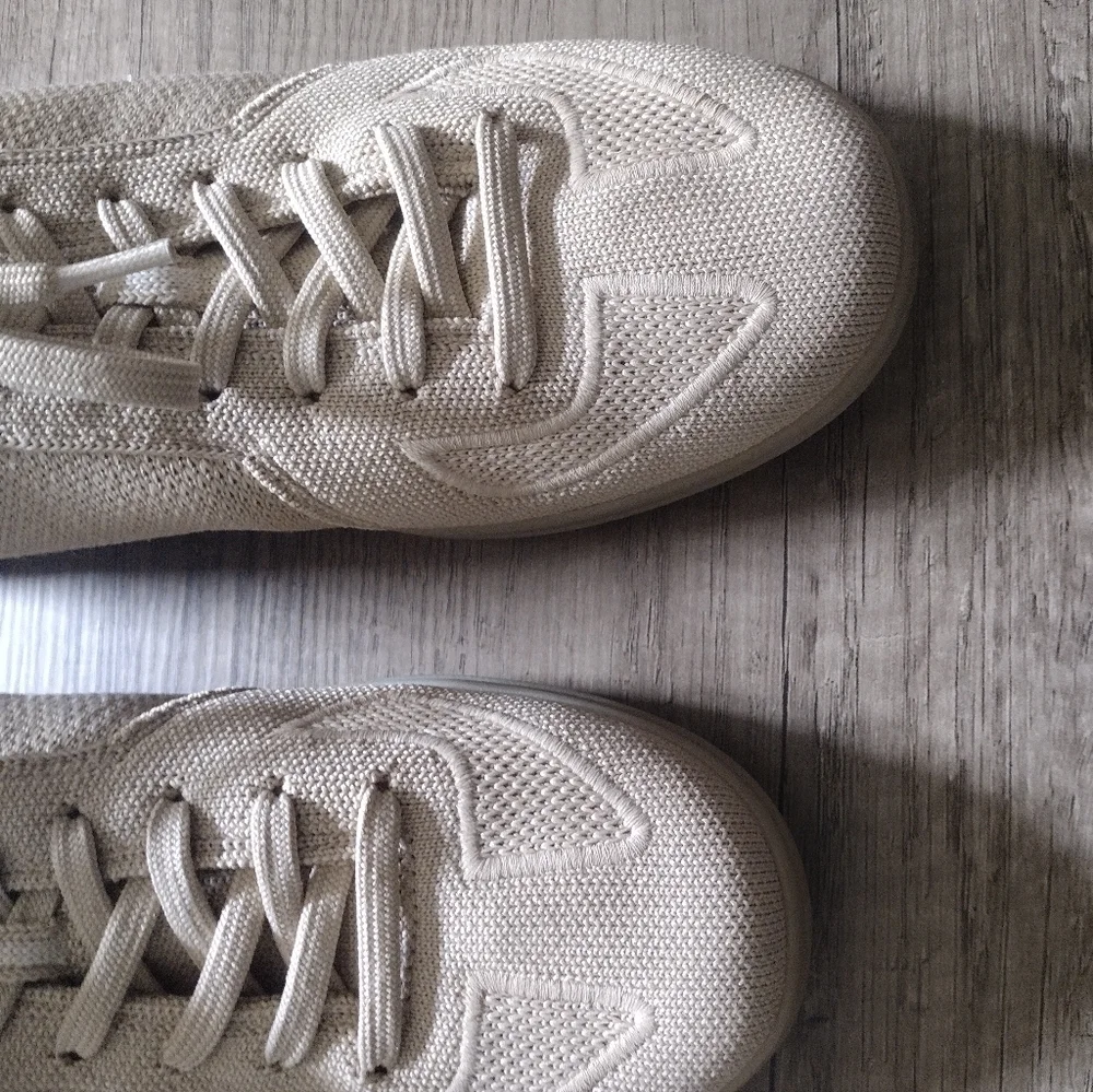 Rothy’s The RS01 Sneaker in Wheat Men’s Size 8 EUC